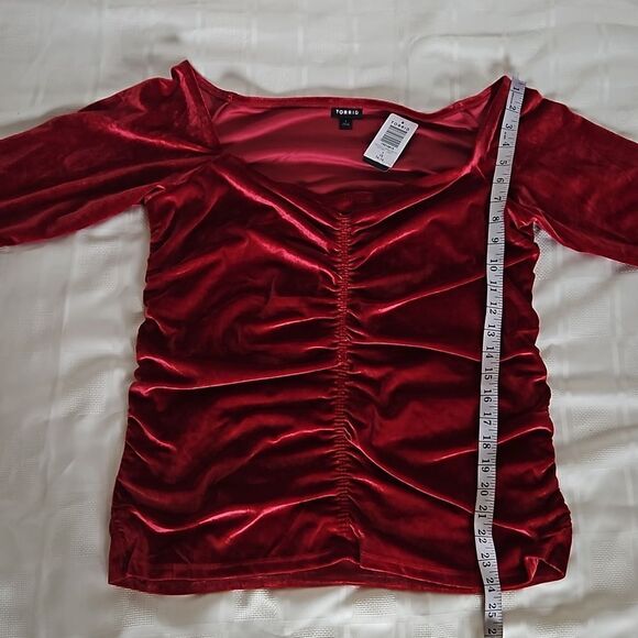 Torrid Velvet Off The Shoulder Shirred Front Top 1X 14-16 Ruby Red - Picture 11 of 16